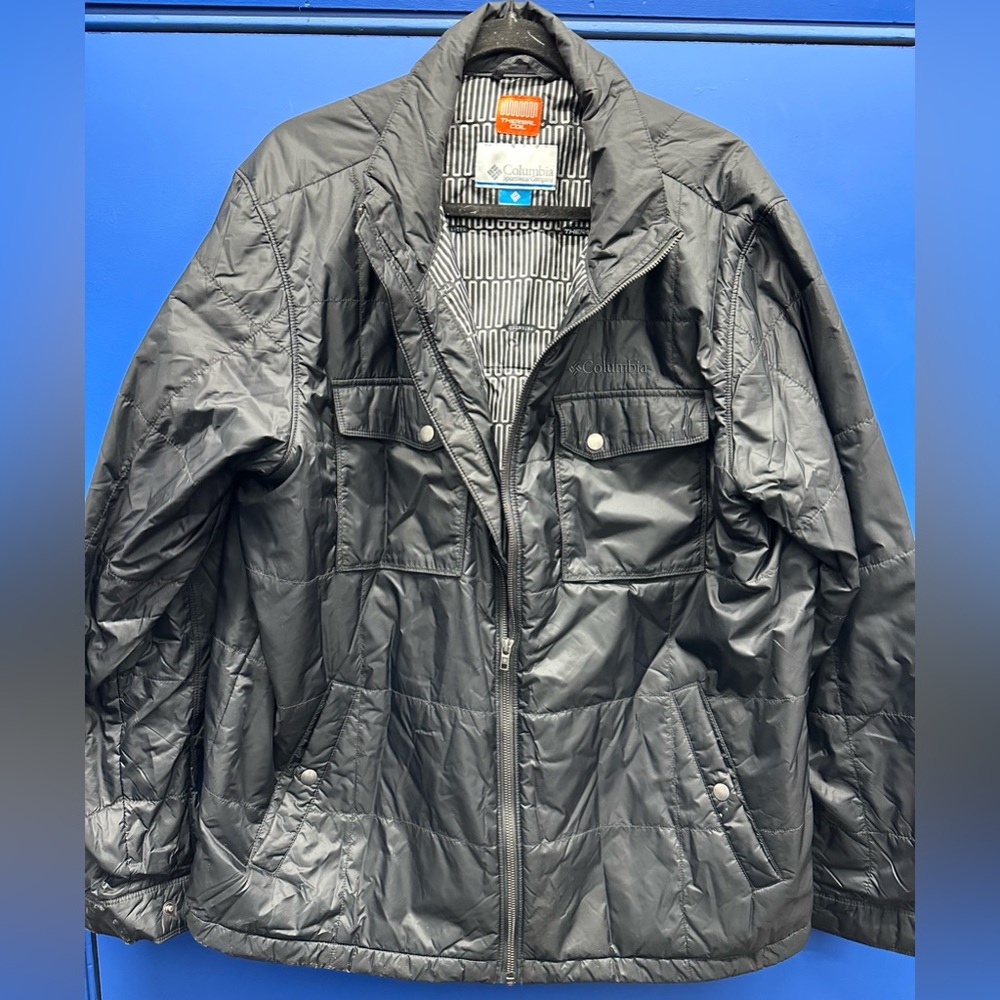 Columbia therma coil jacket navy blue.